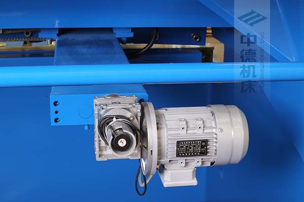 ZDS-1632后擋料AC電機與減速器一體，故障少，速度快.jpg