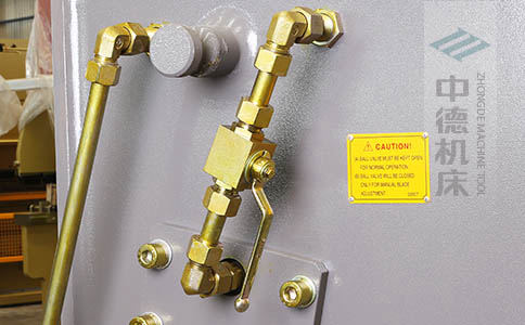 ZDS-432整機(jī)所有液壓管線均采用卡套式接頭，耐高壓，更換便捷.jpg